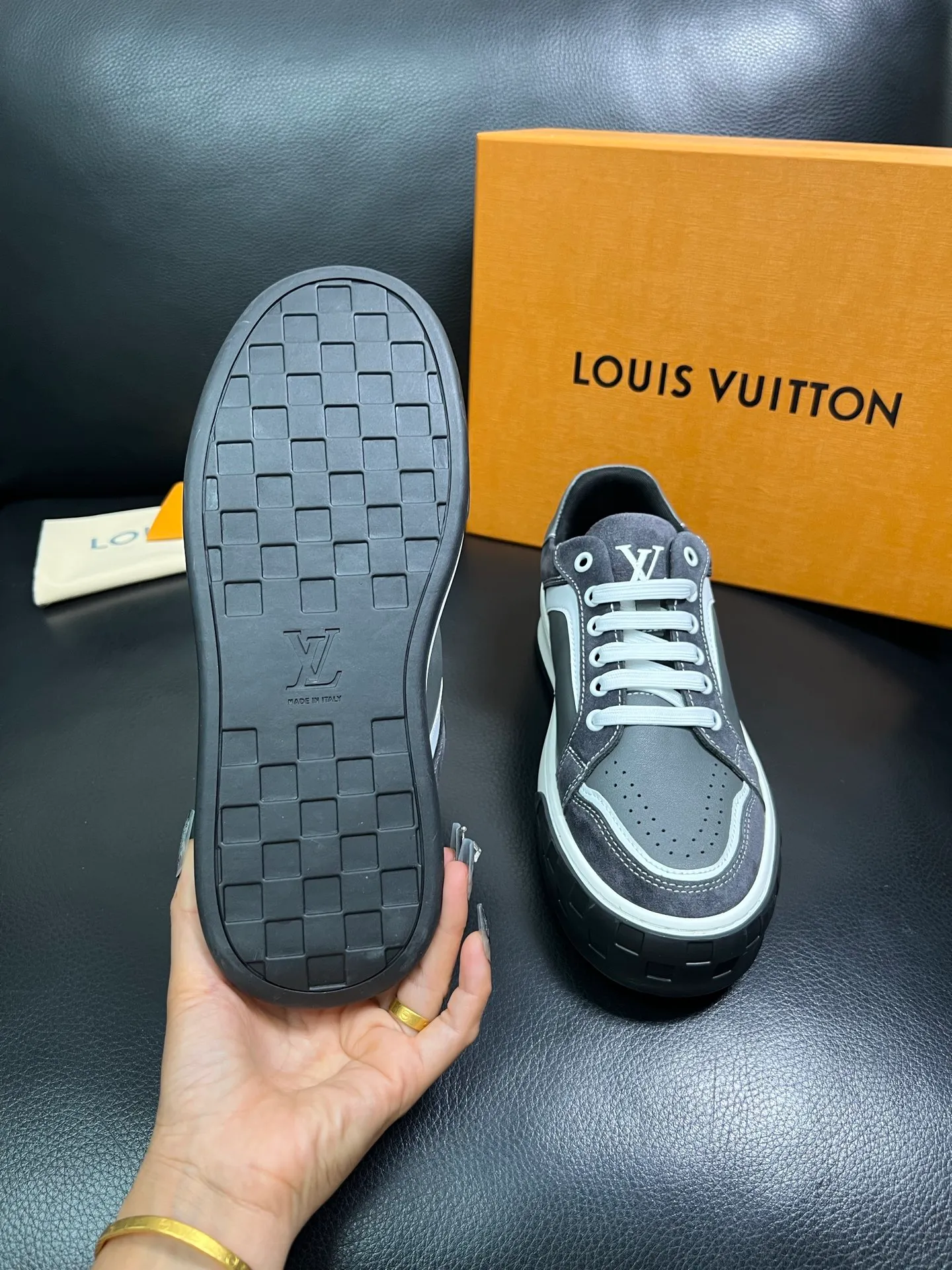 Men's shoes 💰740 Lv top purchase Louis Vuitton, counter synchronization, uppers imported from Italy cowhide, imported mesh padding soft and comfortable, soles: original soles specially provided by the original factory, T men's shoes 💰U exclusive movable molded soles super comfortable, original factory and single goods, high quality, welcome to compare, code number 39-44 (customized 38-45) 85858